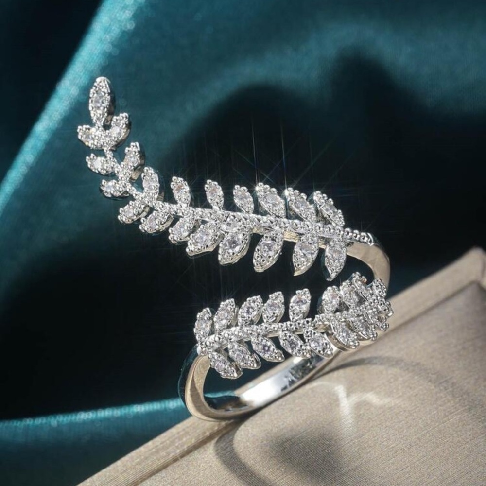 Elegant Silver Leaf Ring